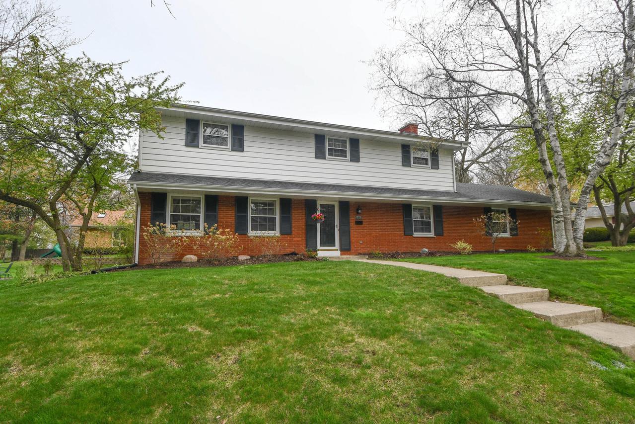 732 E Roberta Ave, Waukesha, WI 53186