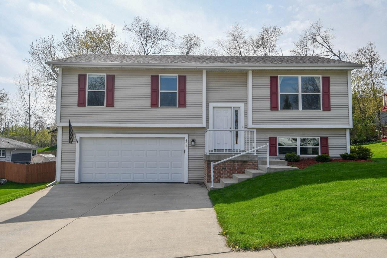 606 Briar Hill Dr., Waukesha, WI 53188