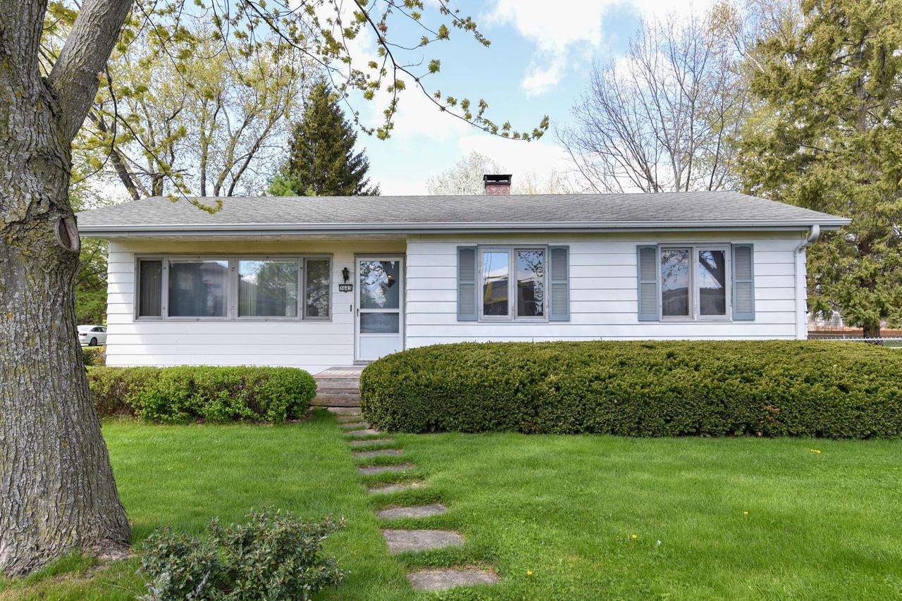 3643 S Moorland Rd, New Berlin, WI 53151