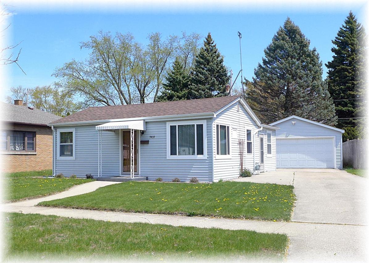7937 Pershing Blvd, Kenosha, WI 53142
