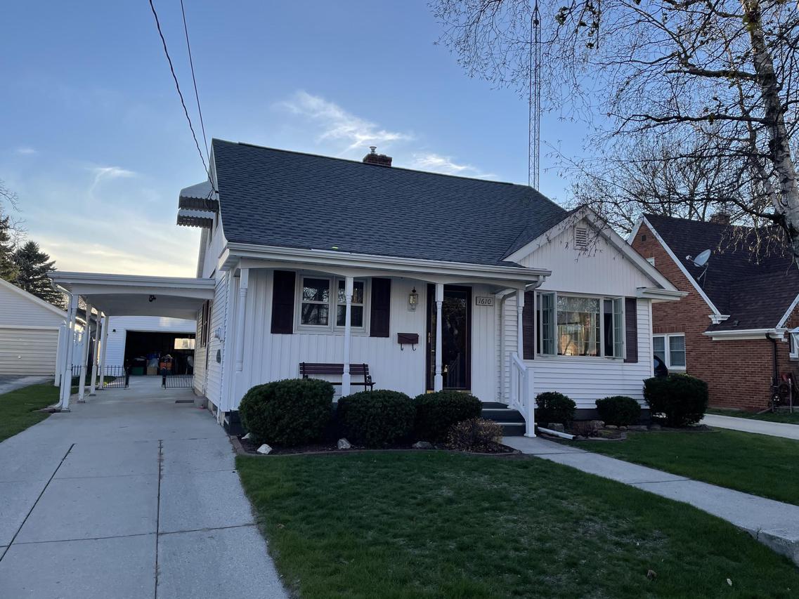 1610 S 15th St., Manitowoc, WI 54220