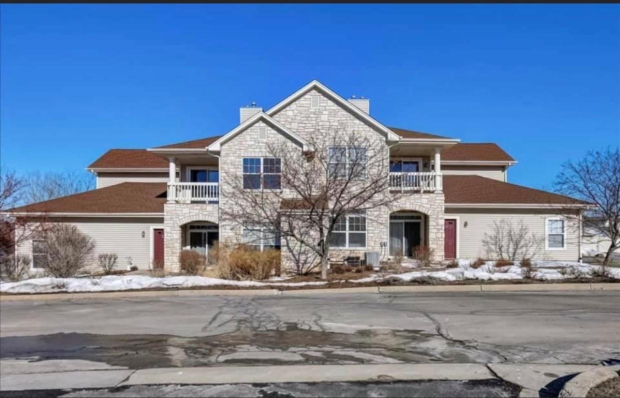 9399 S Cobblestone Way #D, Franklin, WI 53132