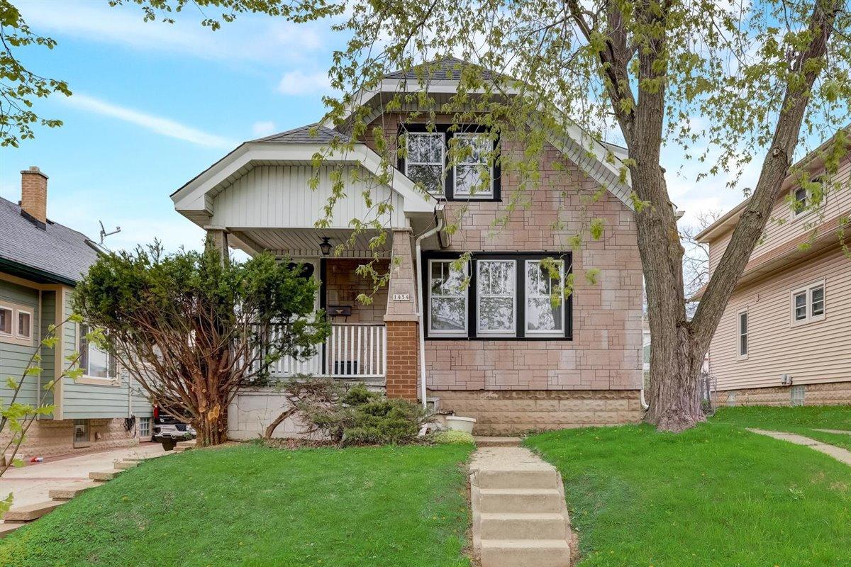 1454 S 89th St., West Allis, WI 53214