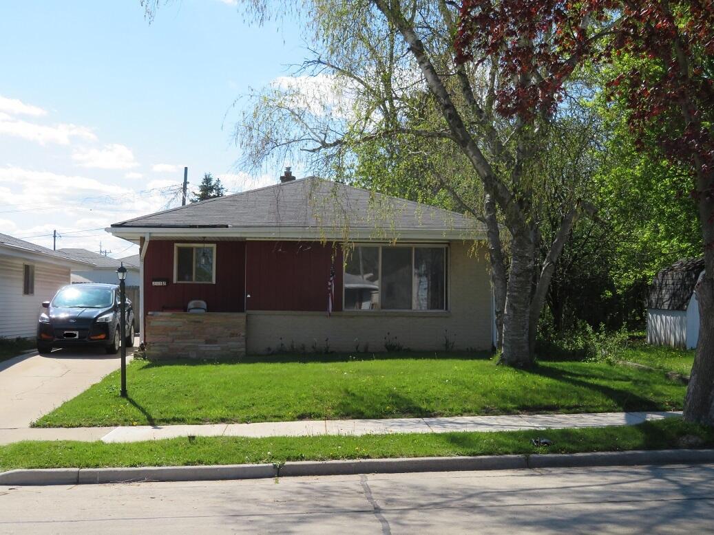 2112 Virginia St, Racine, WI 53405
