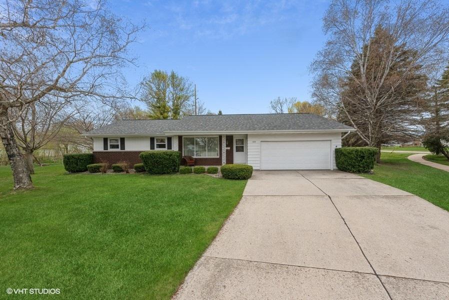 1602 Miriam Rd., Manitowoc, WI 54220