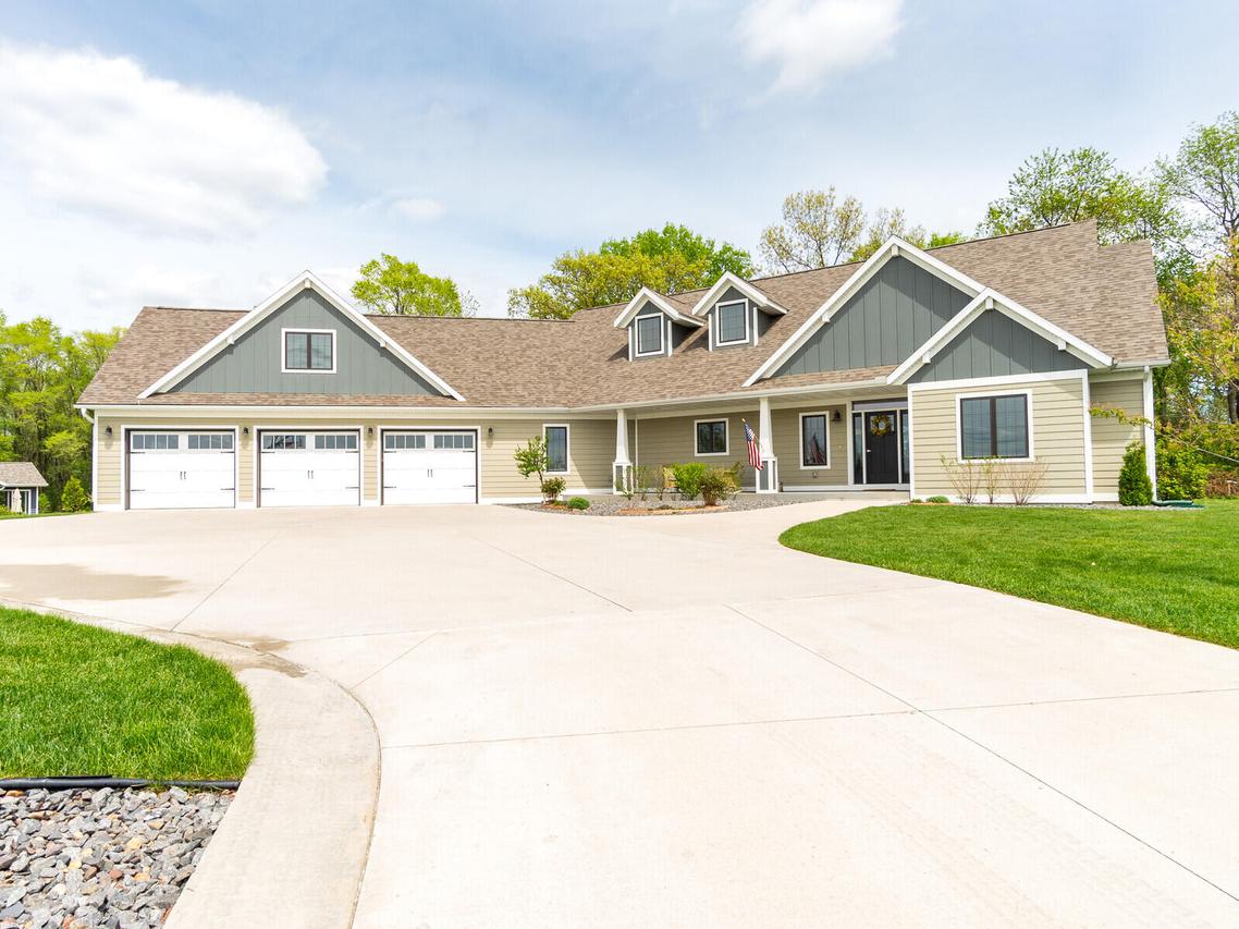 N7042 Pedretti St., Holland, WI 54636