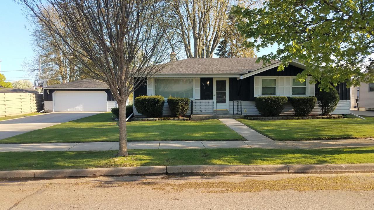 2833 Norwood Dr., Racine, WI 53403