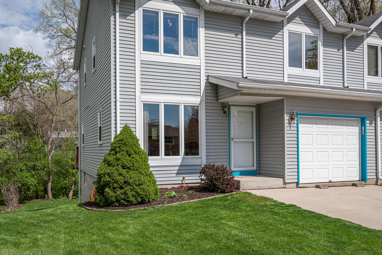1223 N 9th Ave, West Bend, WI 53090