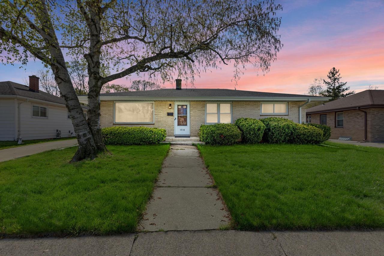 1516 Orchard St, Racine, WI 53405