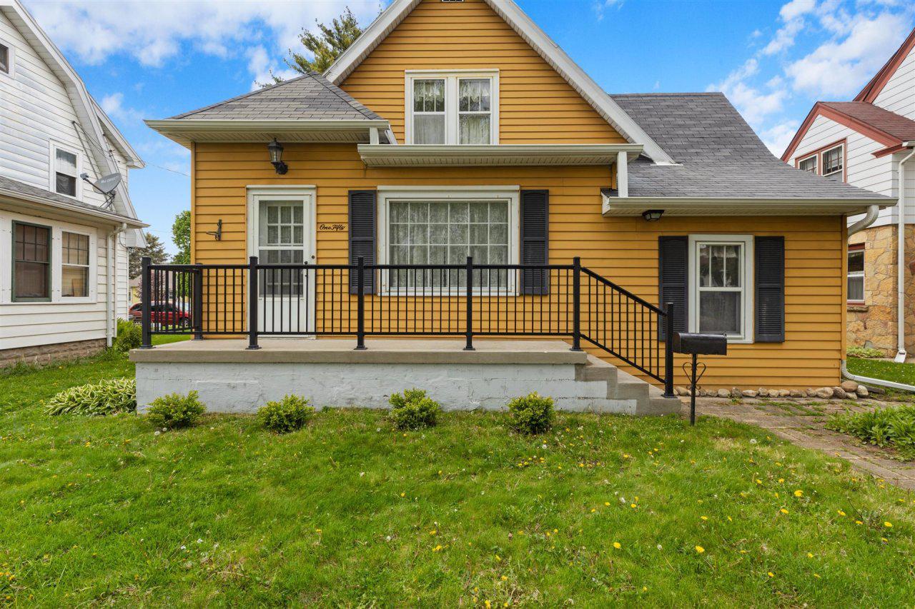 150 W Wabash, Waukesha, WI 53186