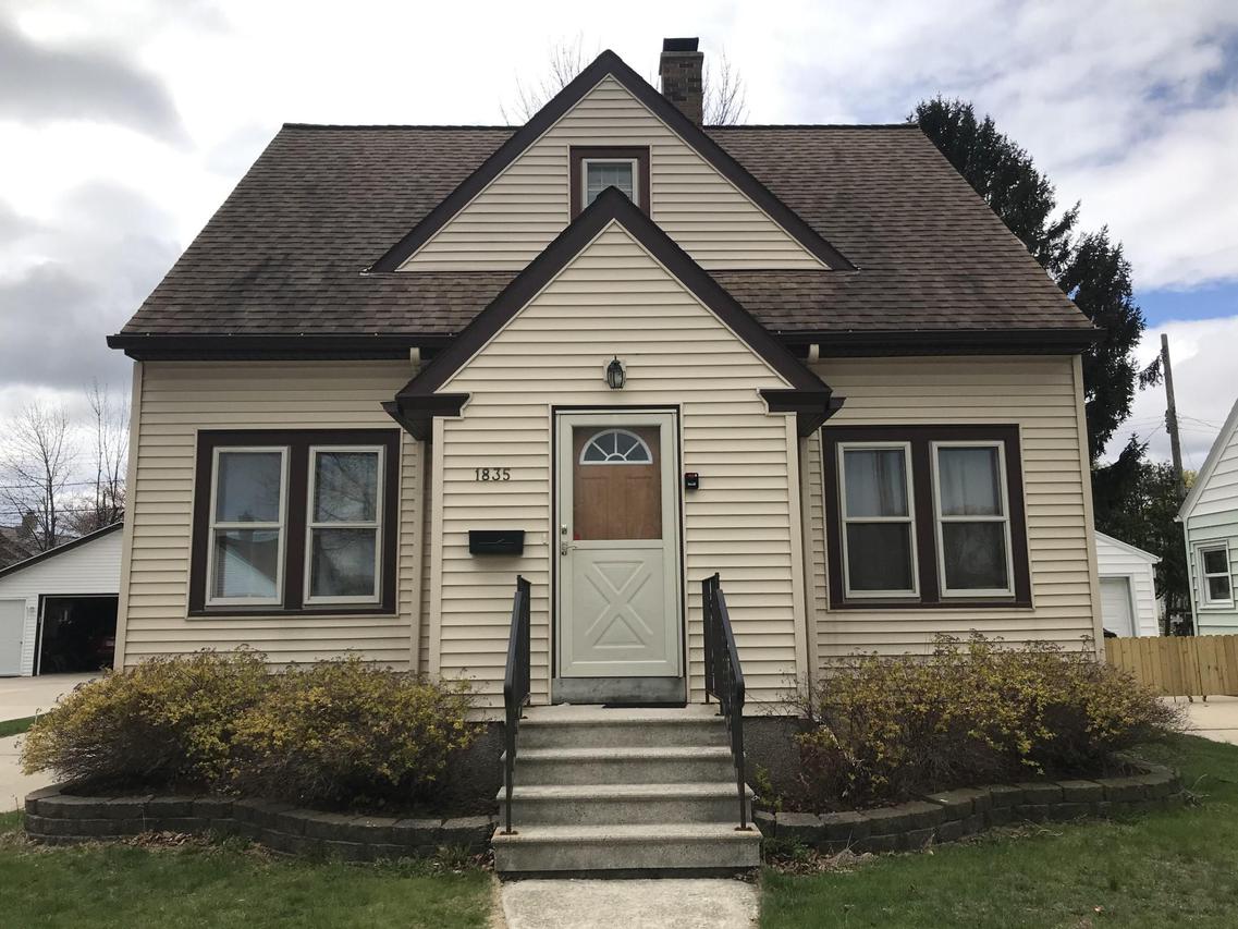 1835 Belmont St., Manitowoc, WI 54220