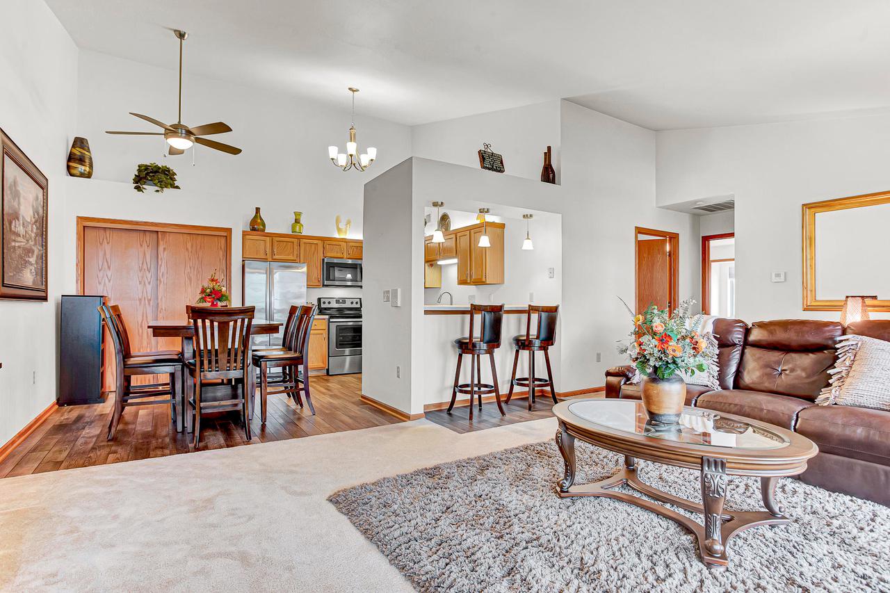 9374 W Loomis Rd #4, Franklin, WI 53132