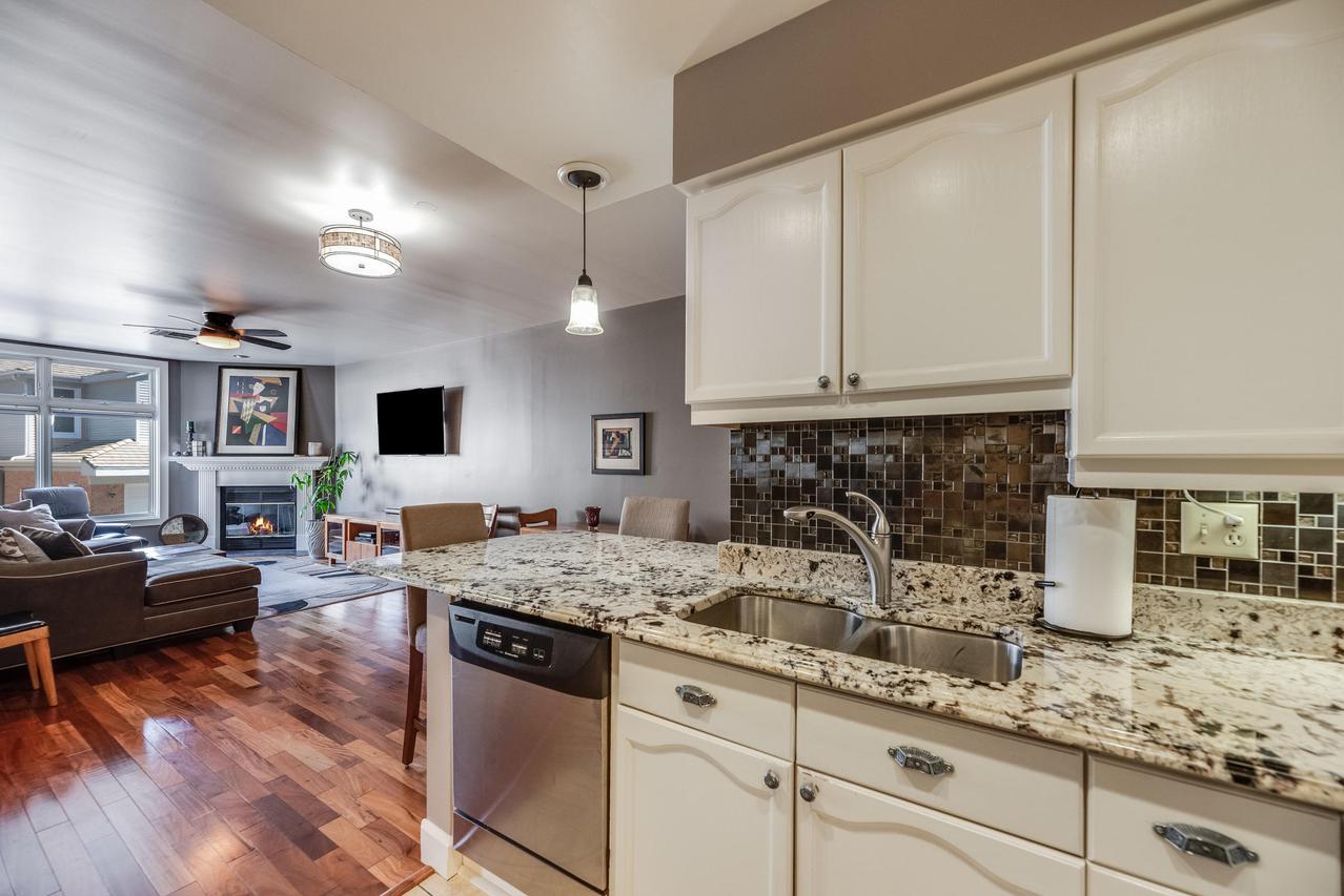 35 Harborview Dr #116, Racine, WI 53403