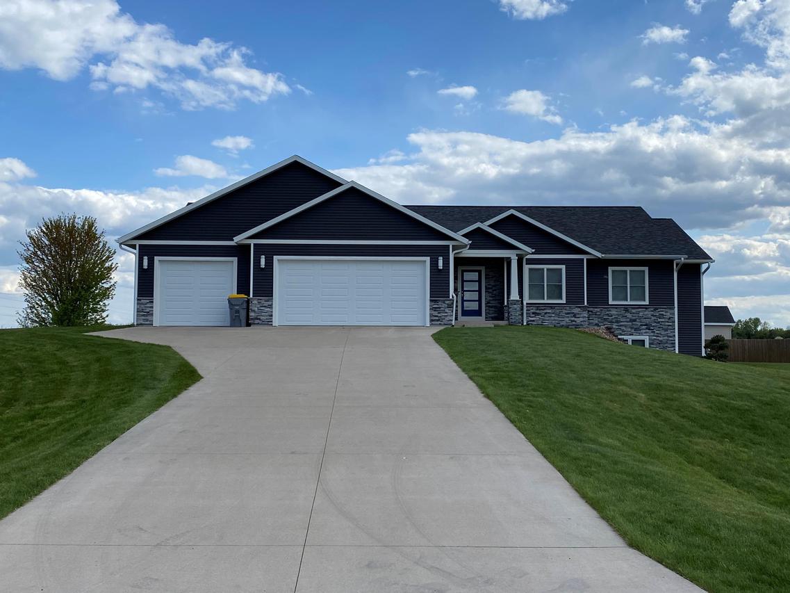 W7925 Prairie Meadows St., Holland, WI 54636