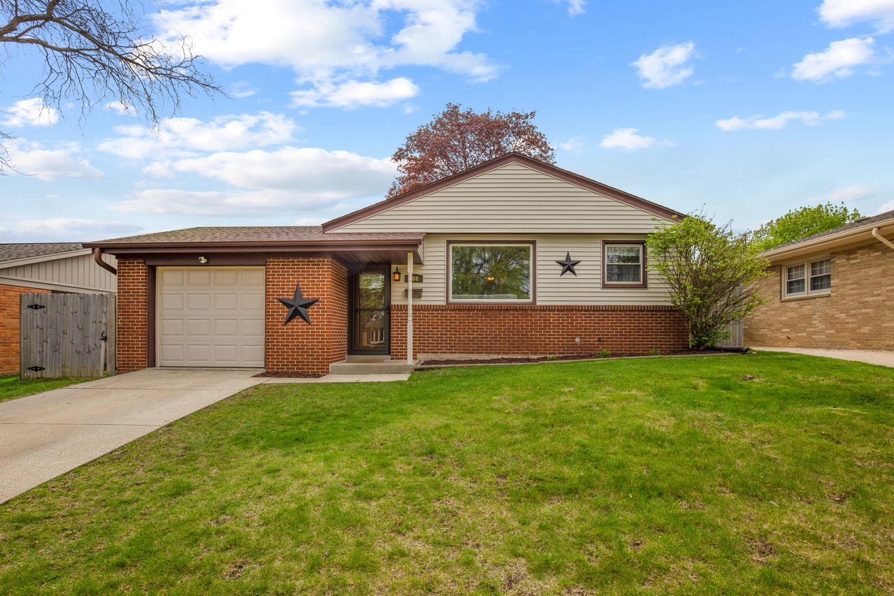 706 Echo Ln., Racine, WI 53406