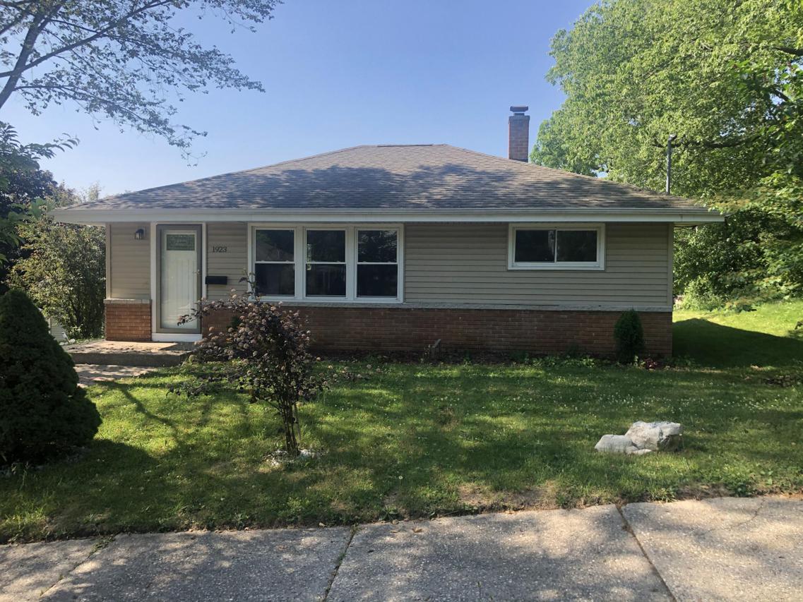 1923 Easy St., Waukesha, WI 53188