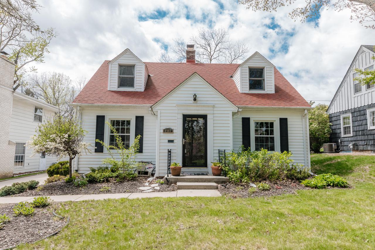 2367 N 101st St., Wauwatosa, WI 53226