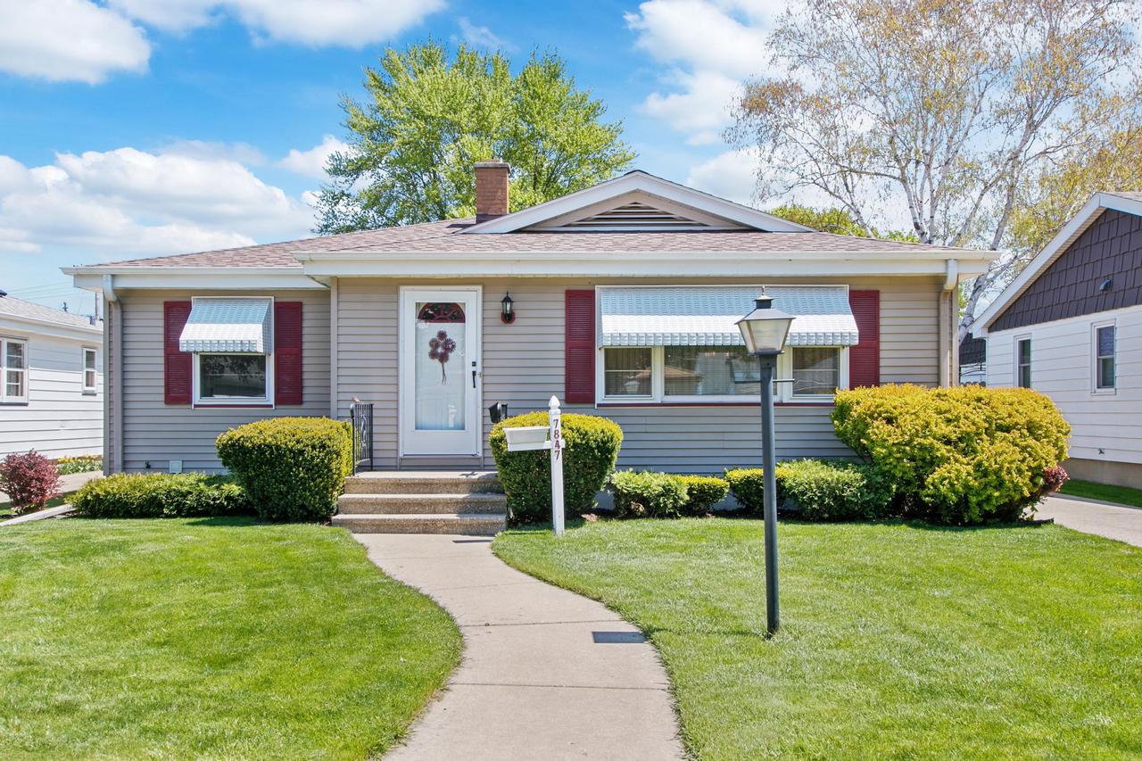 7847 33rd Ave, Kenosha, WI 53142