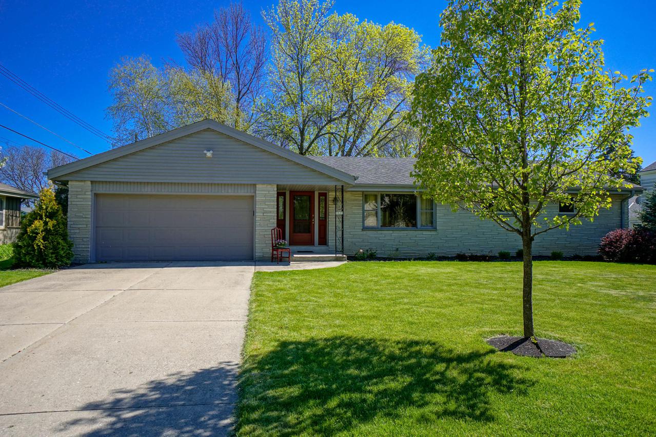 9929 W Ruby Ave, Wauwatosa, WI 53225
