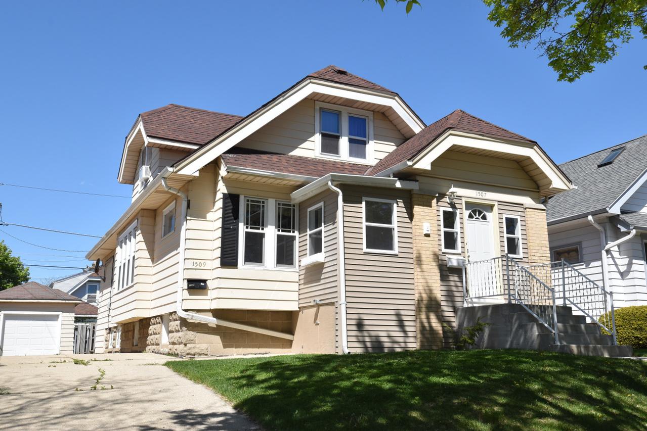 1507 S 52nd St, West Milwaukee, WI 53214