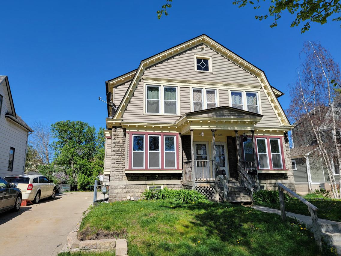 1633 S 80th St., West Allis, WI 53214