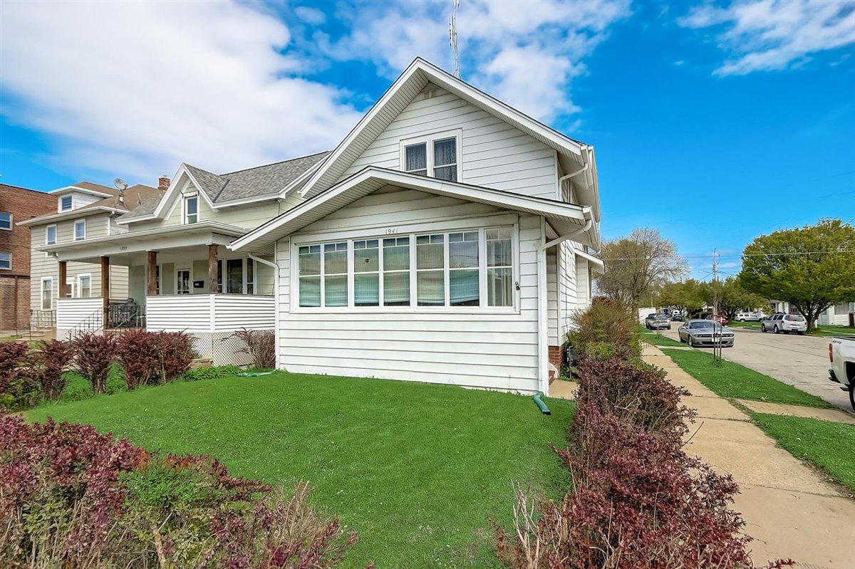 1941 Taylor Ave, Racine, WI 53403