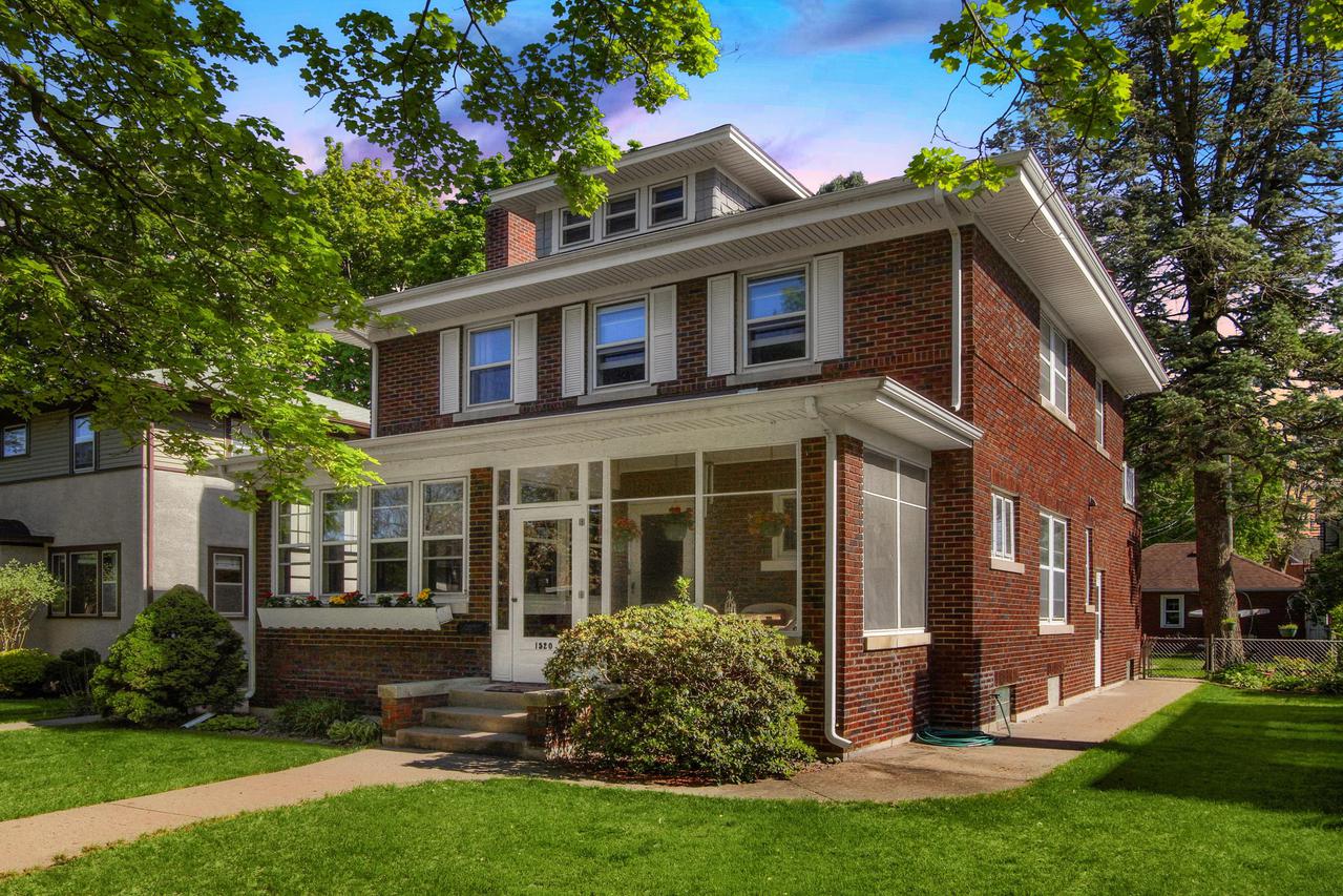 1520 State St #1522, La Crosse, WI 54601