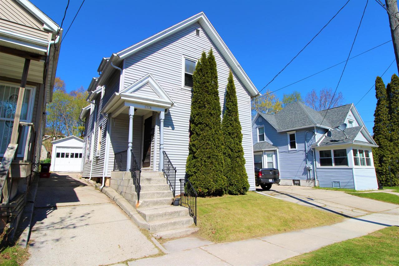 1314 S 12th St, Manitowoc, WI 54220