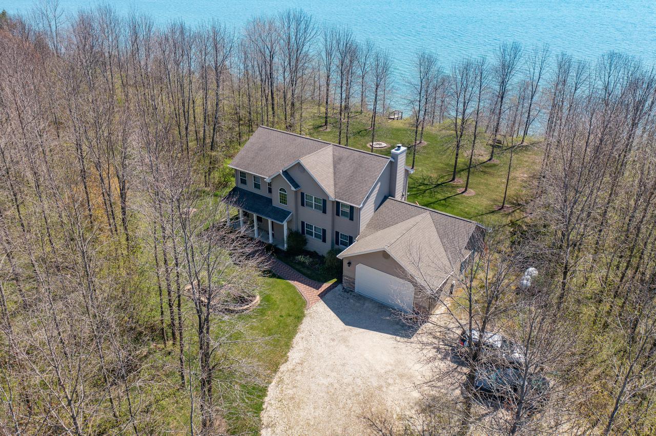 16507 Lakeshore Rd, Centerville, WI 53015