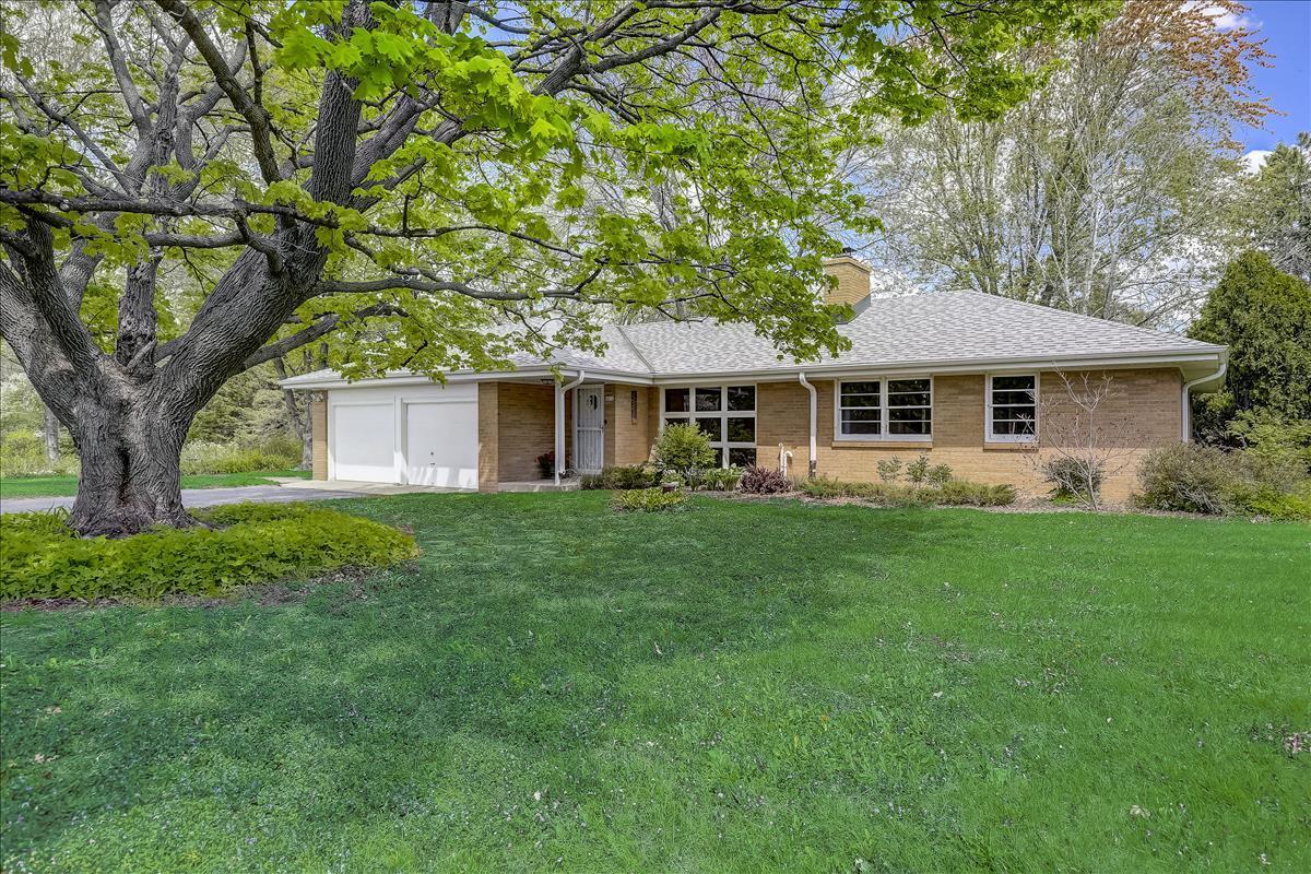 4830 W Westfield Rd, Mequon, WI 53092