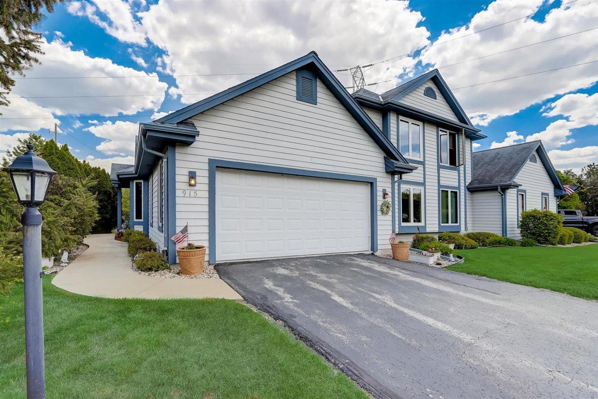 915 Bay View Cir., Mukwonago, WI 53149