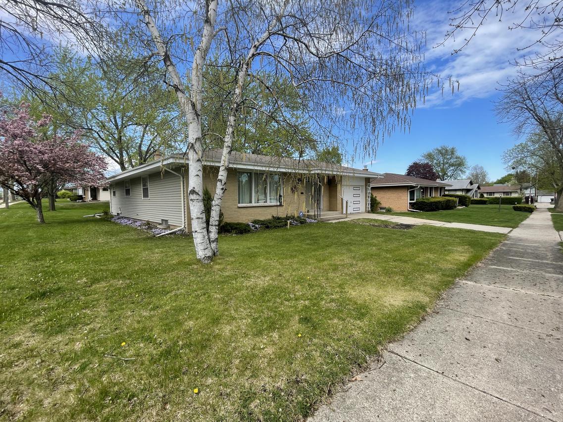 8924 Mount Pleasant Ave, Sturtevant, WI 53177