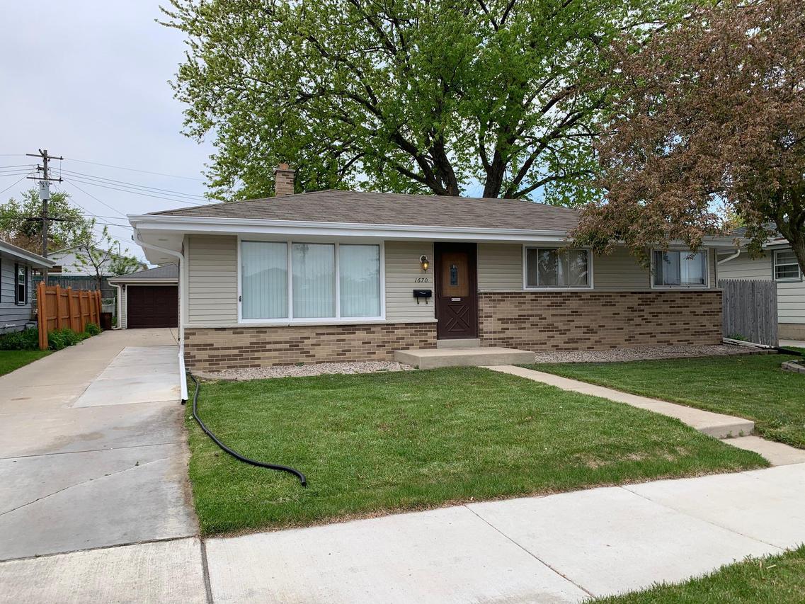 1670 Echo Ln., Racine, WI 53406