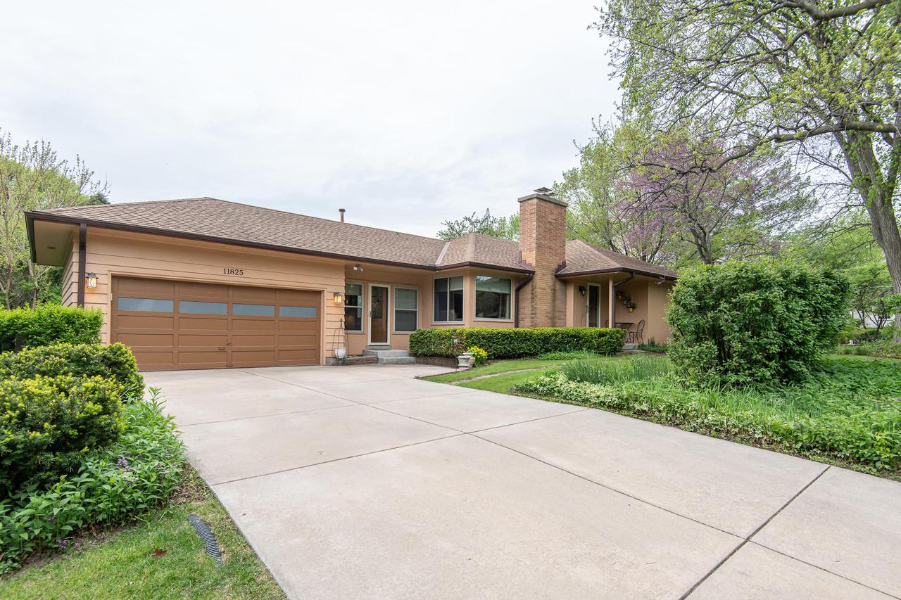 11825 W Elmhurst Pkwy., Wauwatosa, WI 53226