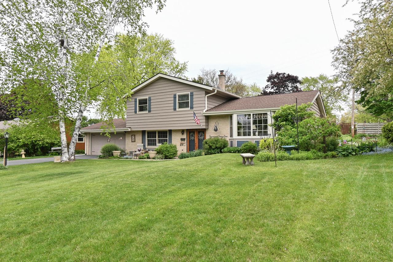 1441 Hillside Dr., Waukesha, WI 53186