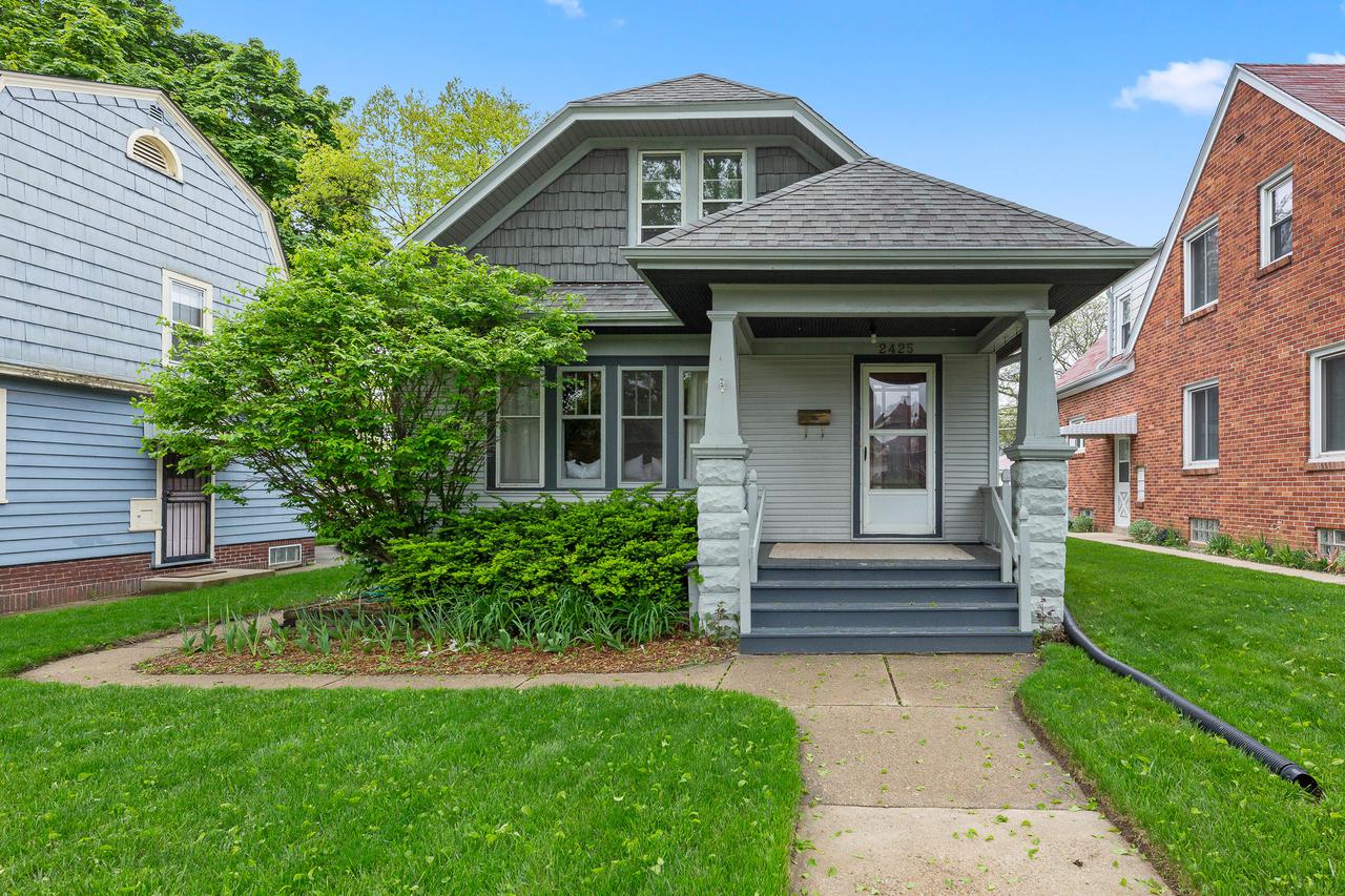 2425 N 64th St, Wauwatosa, WI 53213