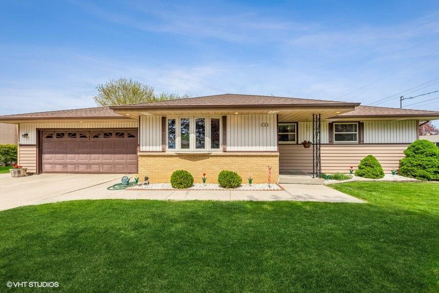 2302 Menasha Ave., Manitowoc, WI 54220