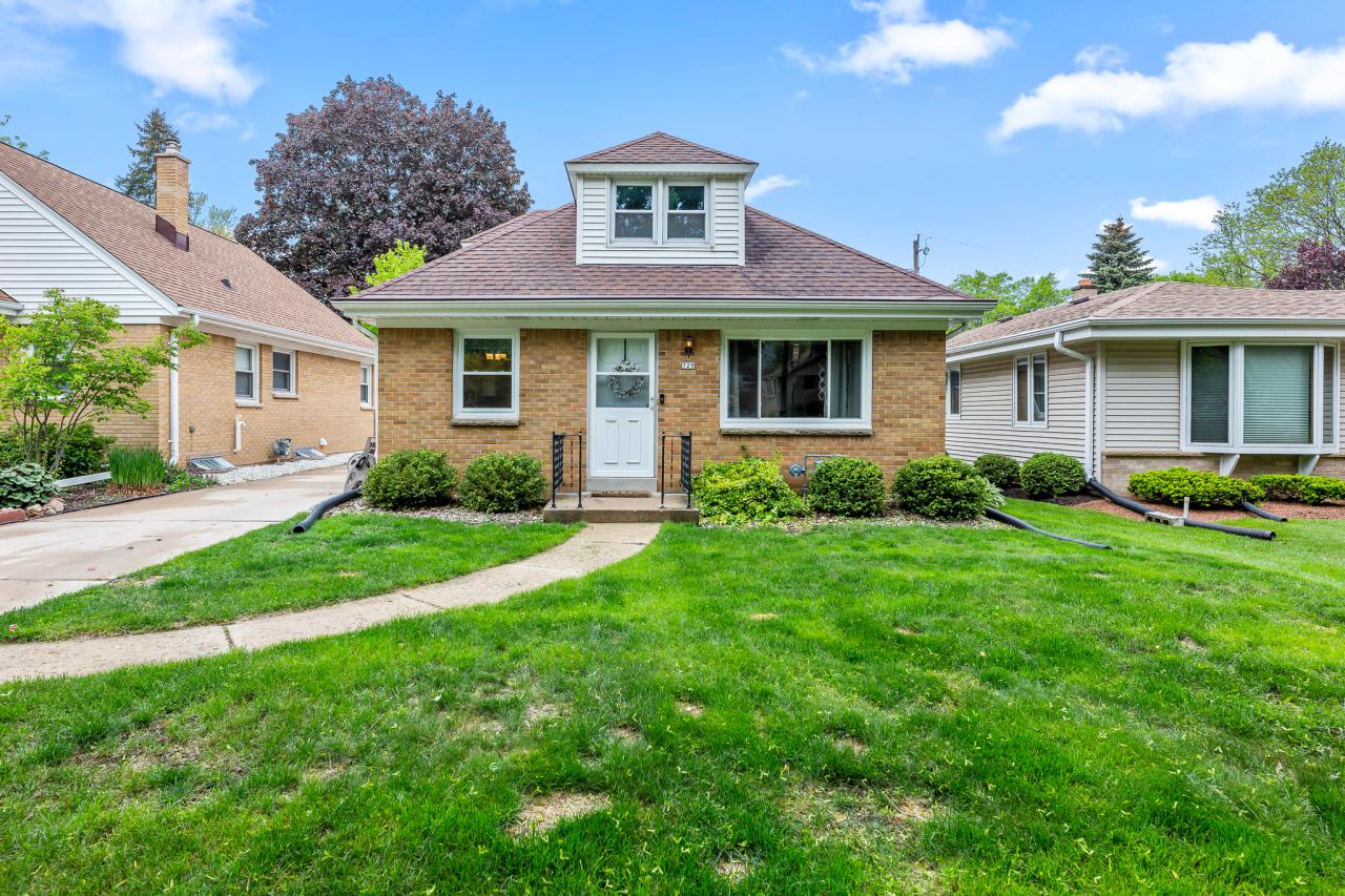 729 N 113th St., Wauwatosa, WI 53226