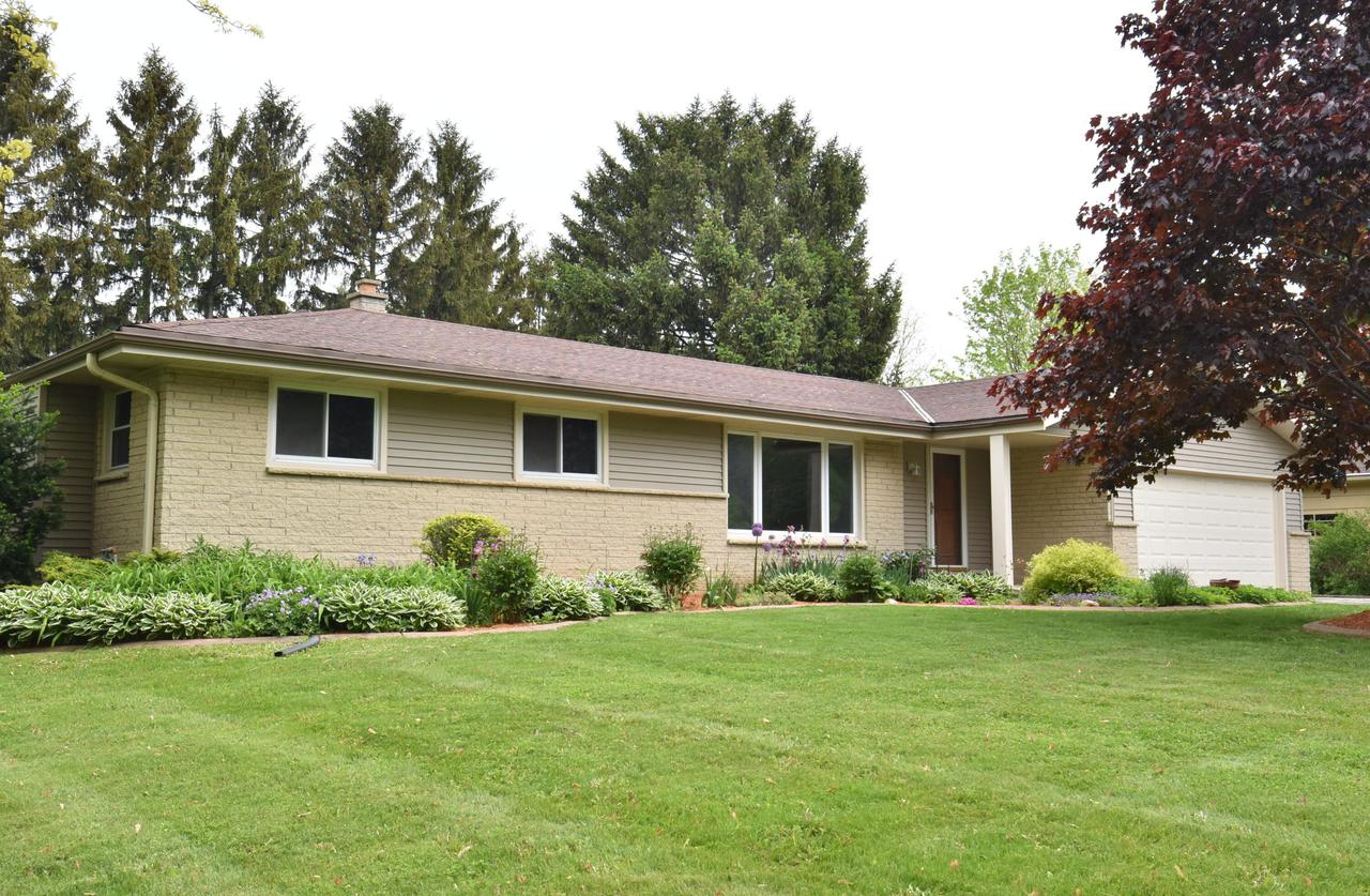 15540 W Glendale Dr., New Berlin, WI 53151