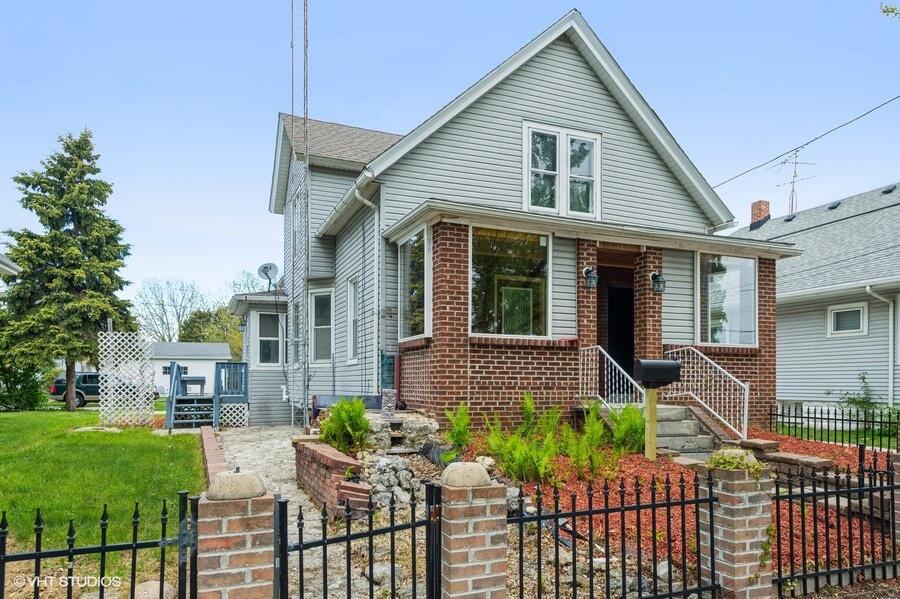 918 40th St, Kenosha, WI 53140