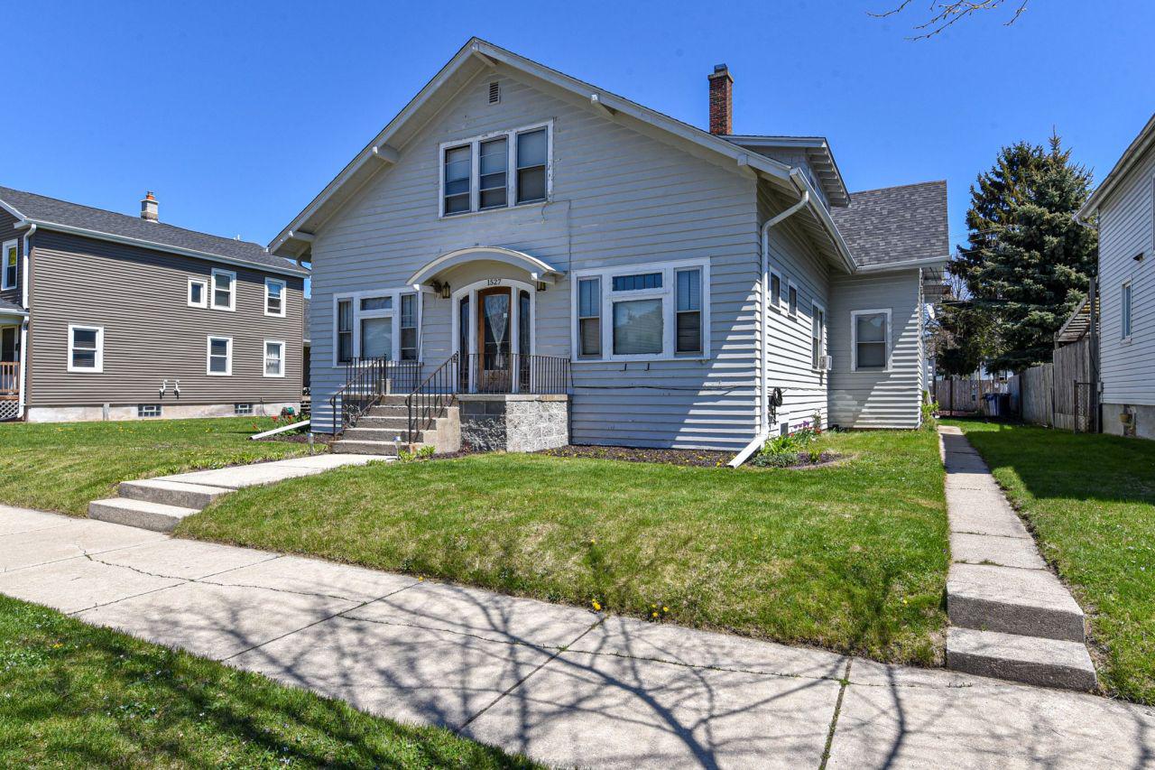 1527 Hayes Ave, Racine, WI 53405