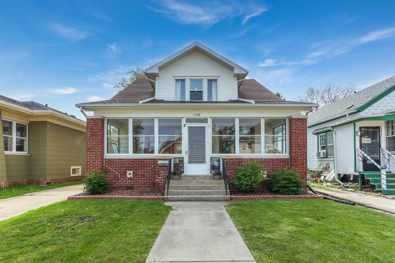 1128 Cleveland Ave, Racine, WI 53405