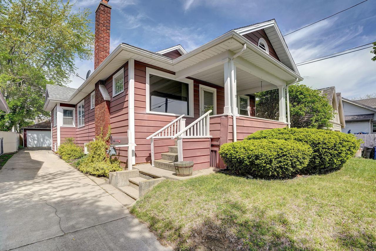 1112 West Lawn Ave, Racine, WI 53405