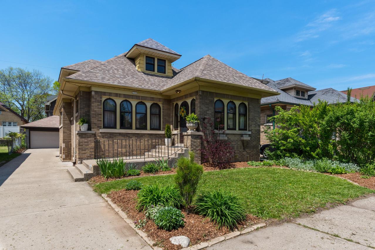 2355 N 55th St, Milwaukee, WI 53210