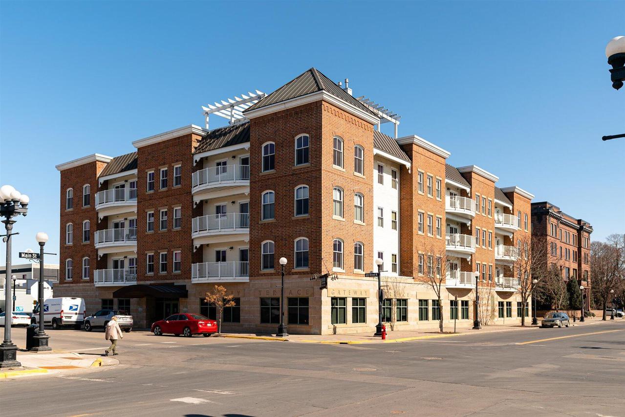 100 6th St. #204, La Crosse, WI 54601