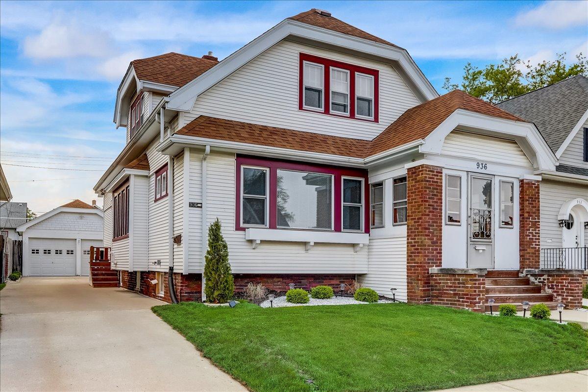936 West Lawn Ave, Racine, WI 53405