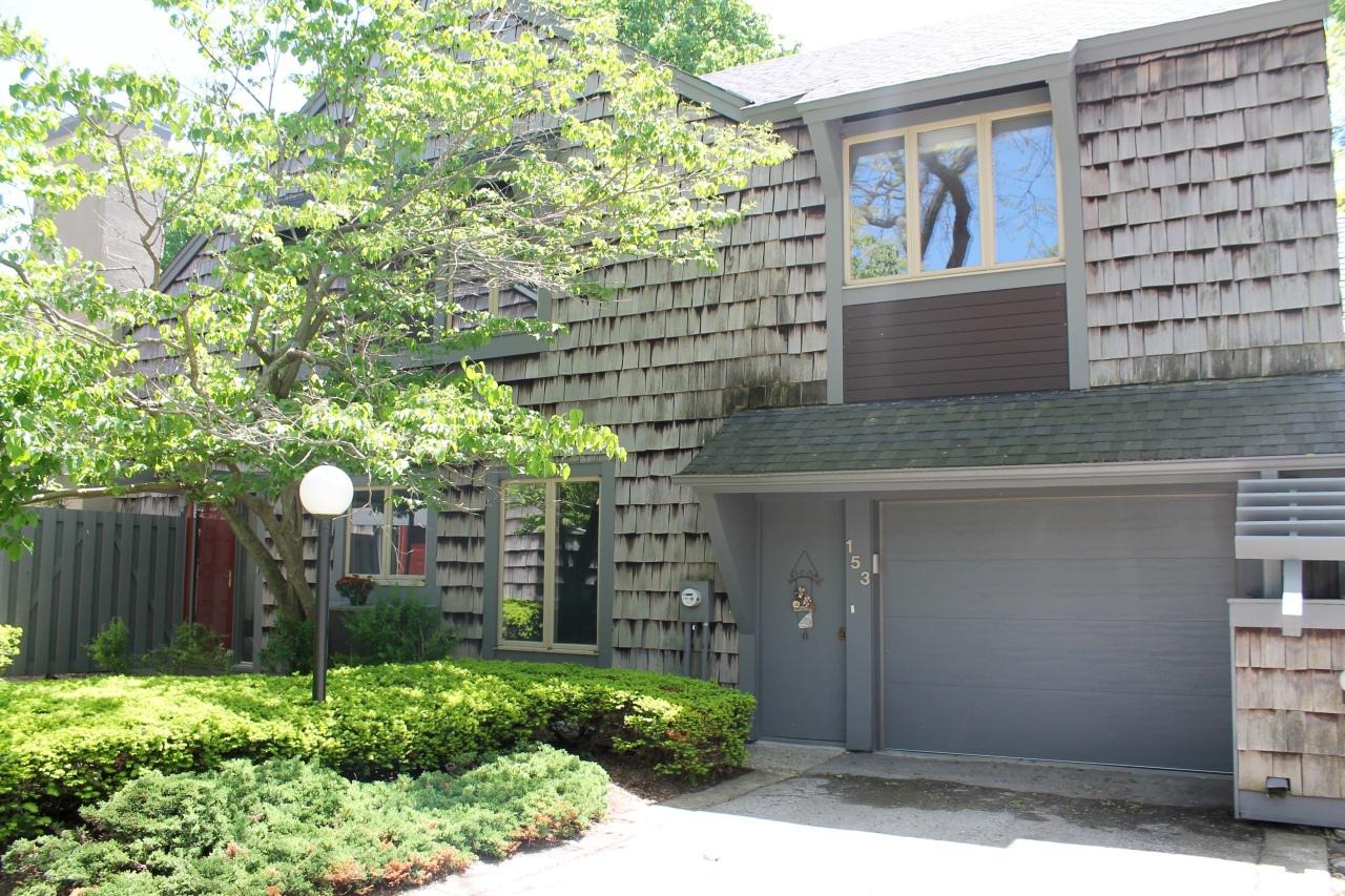 153 Lakefield Ct., Racine, WI 53402