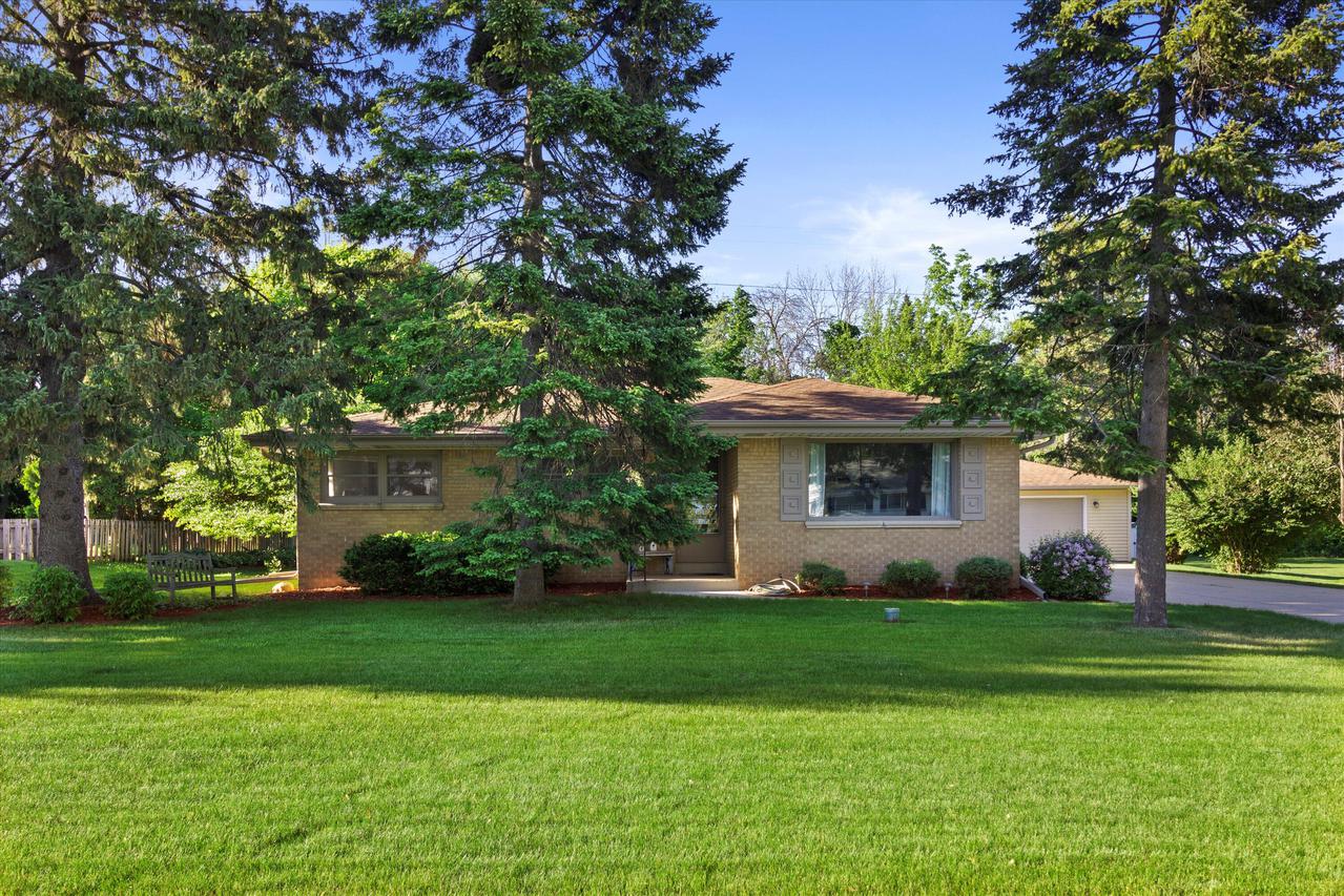 13400 W Honey Ln., New Berlin, WI 53151