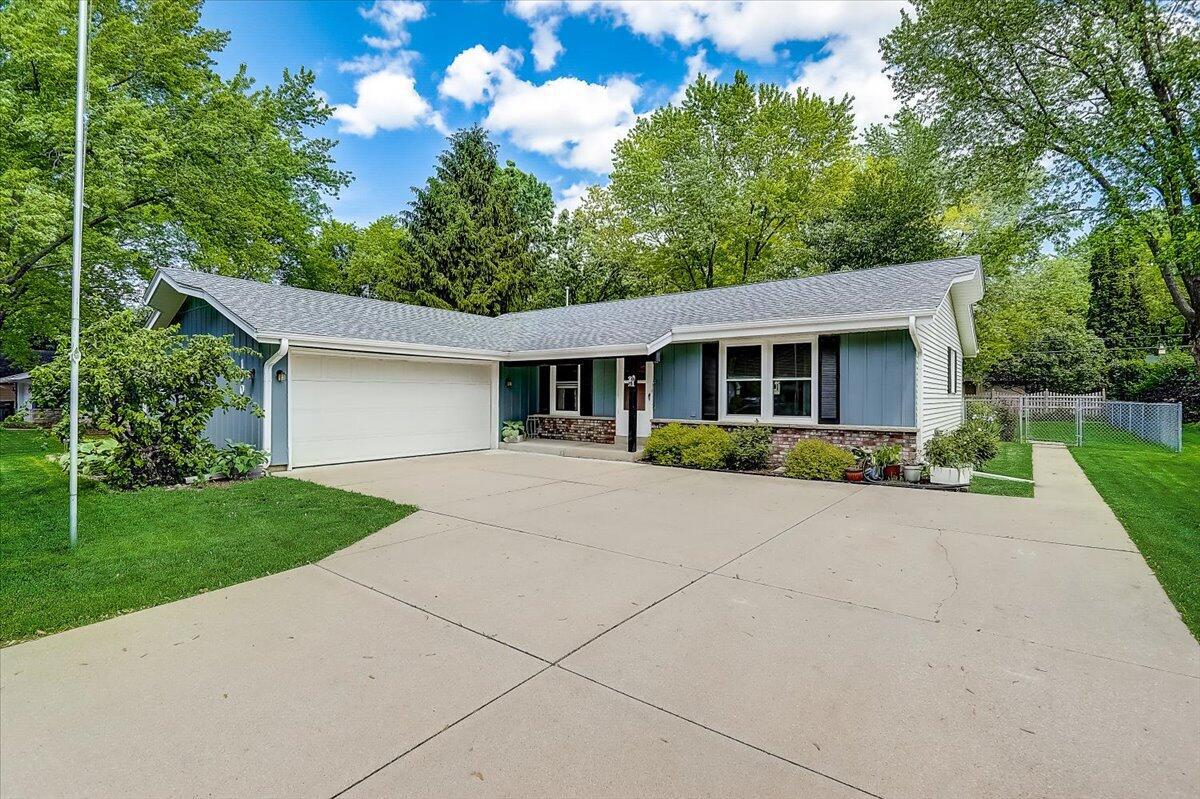 1909 Chapman Dr., Waukesha, WI 53189