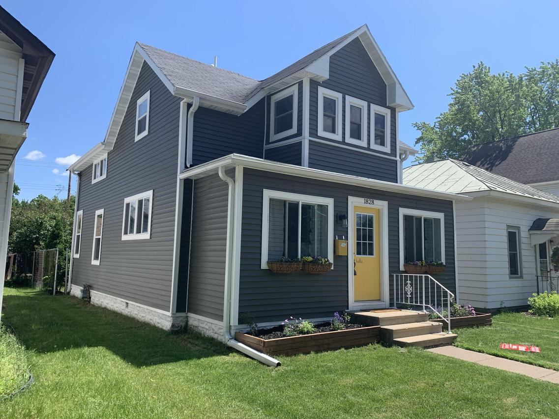 1828 Loomis St., La Crosse, WI 54603